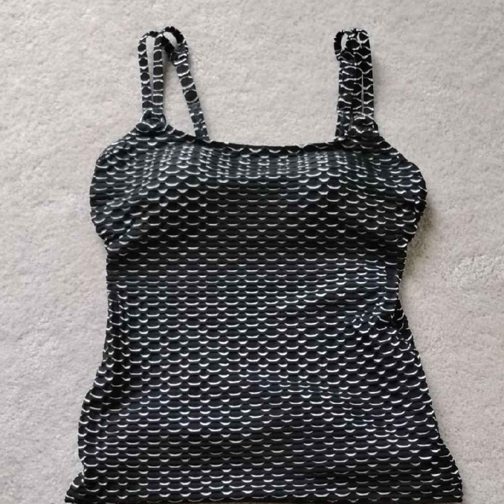 Black and White Patterned Women's Top